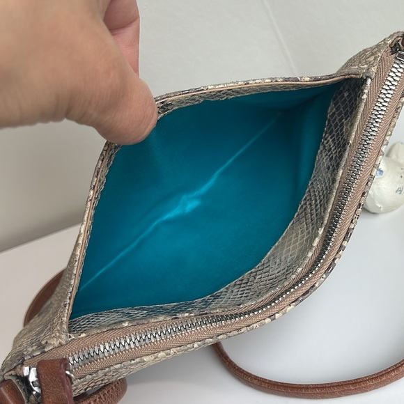 HOBO Leather Wristlet Shoulder Bag - Picture 7 of 16